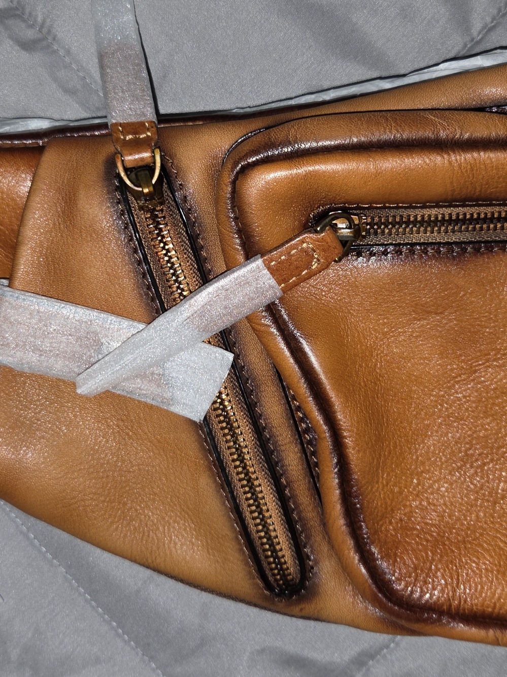 Genuine Leather Silng Bag for Men and Women Fashion Real Leather Sling Backpack